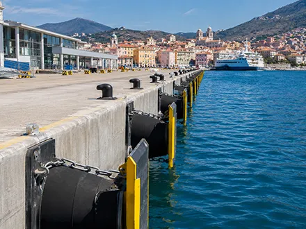 Super Cell Fenders: Yüksek Trafikli Limanlar İçin Maksimum Enerji Emilimi Sağlar
